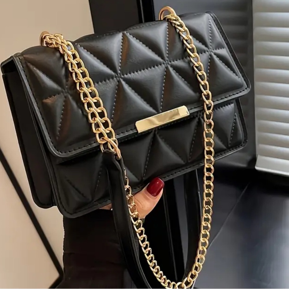 Elegant Black Quilted Chain Shoulder Bag